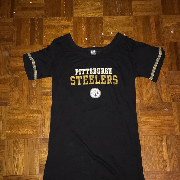 Team Apparel Tops - Pittsburg Steelers t shirt Team Apparel Tops - Pittsburg Steelers t shirt